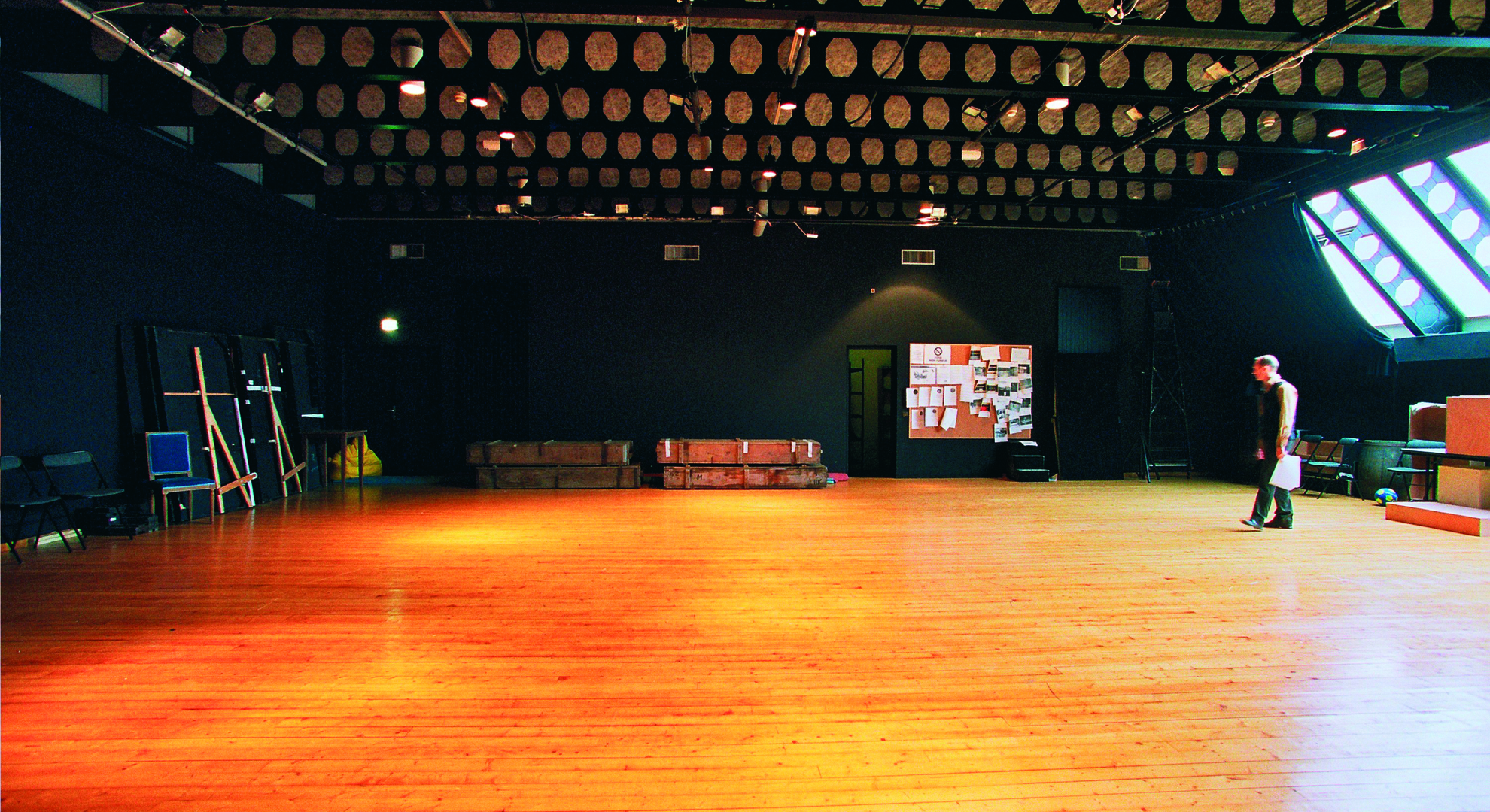 Théâtre du Nord. Salle de répétition : Capacité de 60 places.  Avec une surface de 200m², cet espace peut être aménagé selon les besoins de l’événement.